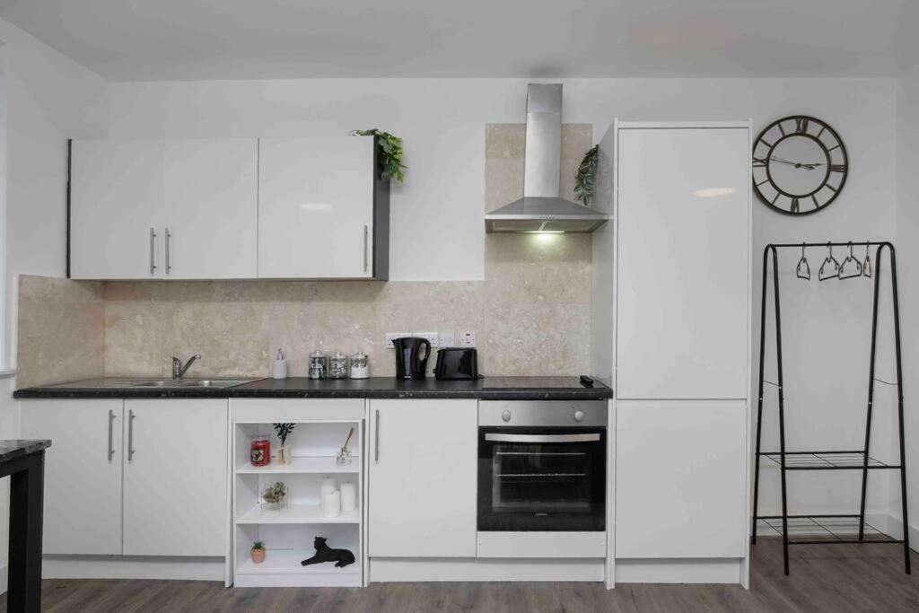 Апартаменты 40% Off - Business - Couples - Contractors Блэкпул Экстерьер фото